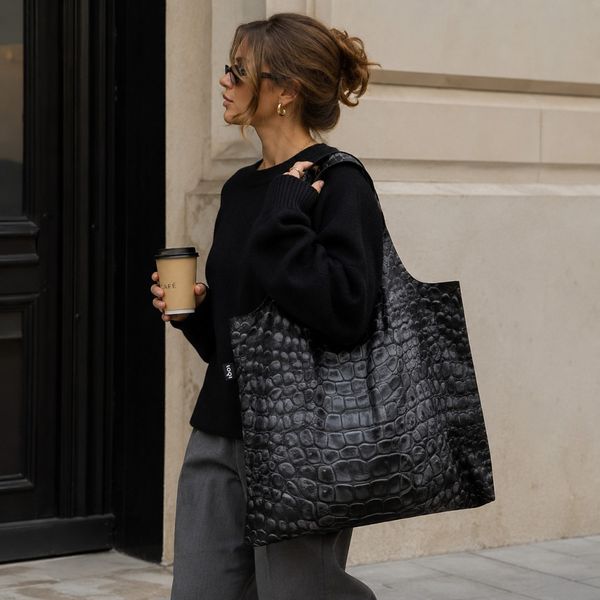 LOQI Black Crocodile Recycled Handlenett – Svart handlenett med krokodillem&oslash;nster