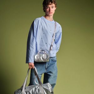 Hovedbilde Metallisk S&oslash;lvfarget mini weekender