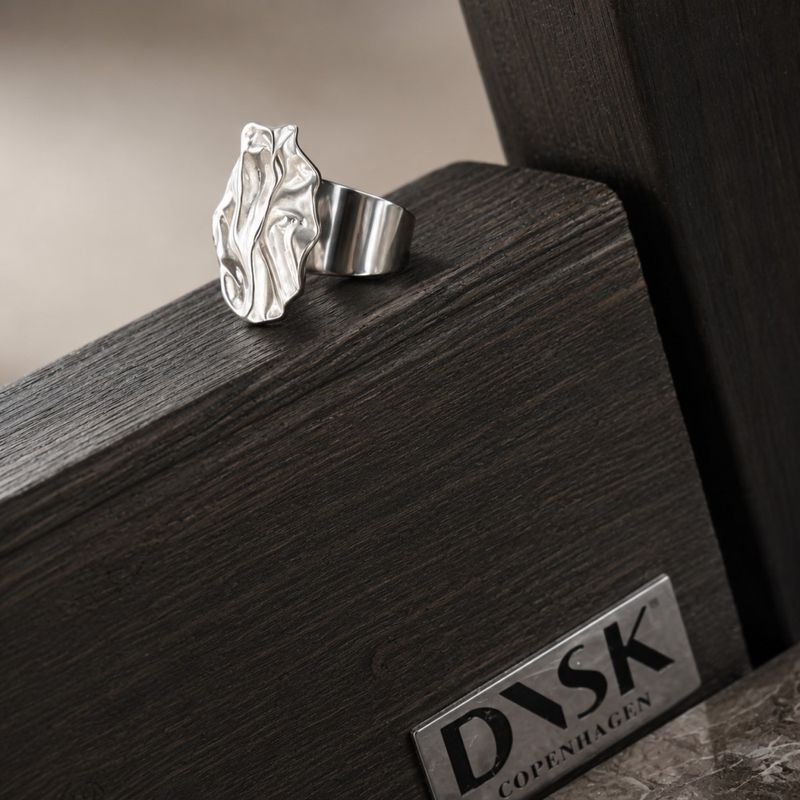 DANSK Justerbar Sølvring – Moderne Eleganse med Organisk Design