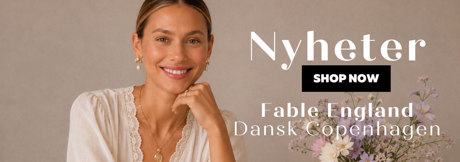 Oppdag nyheter hos Ros Mari Smykkebutikk og utforsk sesongens vakreste smykker. Her finner du elegante gullbelagte øredobber, halskjeder, ringer og armbånd i tidløst og moderne design. Vi oppdaterer jevnlig med trendy favoritter og feminine detaljer – perfekt til både hverdag, fest og som gave til henne.