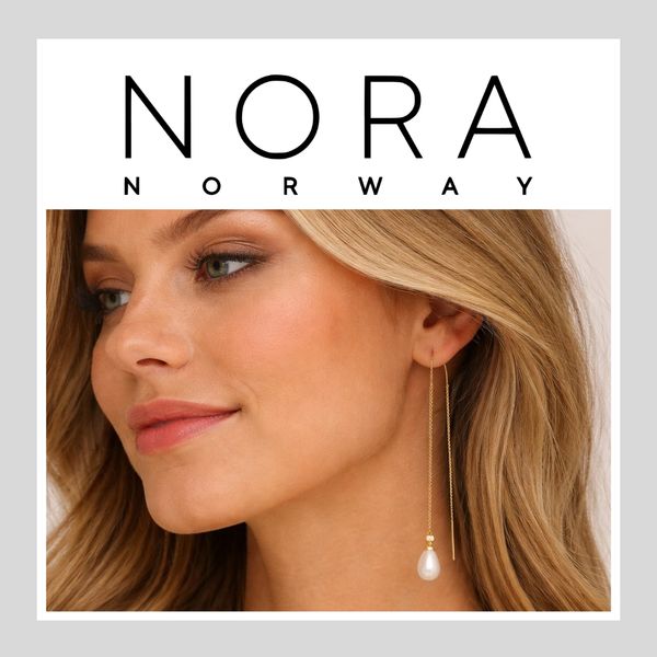 Nora Norway smykker tilbyr elegante, tidløse design inspirert av skandinavisk natur og enkelhet. Hvert smykke fra Nora Norway er laget med fokus på kvalitet og detaljer, og bruker materialer som sølv, gull og edelstener. Merket er kjent for sine unike armbånd, halskjeder og øredobber som passer til både hverdagsbruk og spesielle anledninger. Med sitt bærekraftige fokus, kombinerer Nora Norway skandinavisk stil med et bevisst valg for miljøvennlige smykker.
